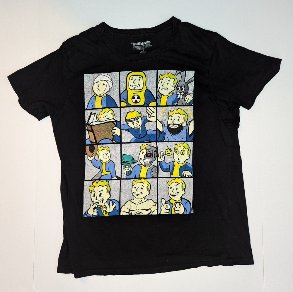 Unisex Fallout T-Shirt Size XL.